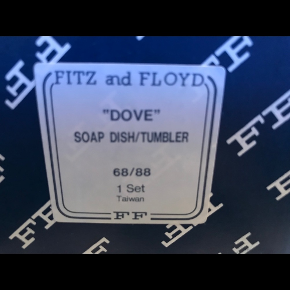 FITZ AND FLOYD NWT SOAP DISH AND TUMBLER New (Old Stock) in box. - Picture 16 of 16